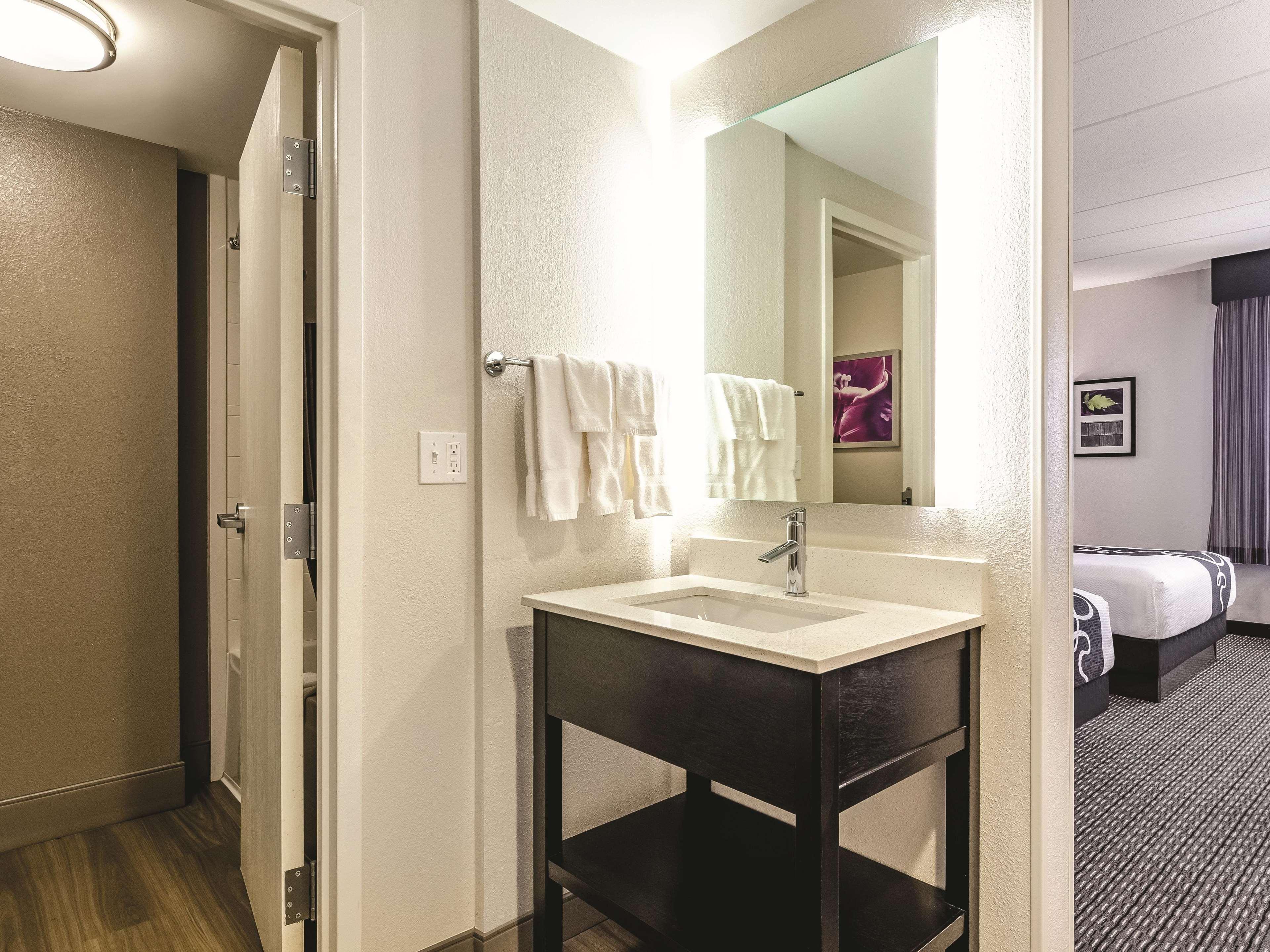 Hotel La Quinta By Wyndham Warwick Providence Airport Extérieur photo