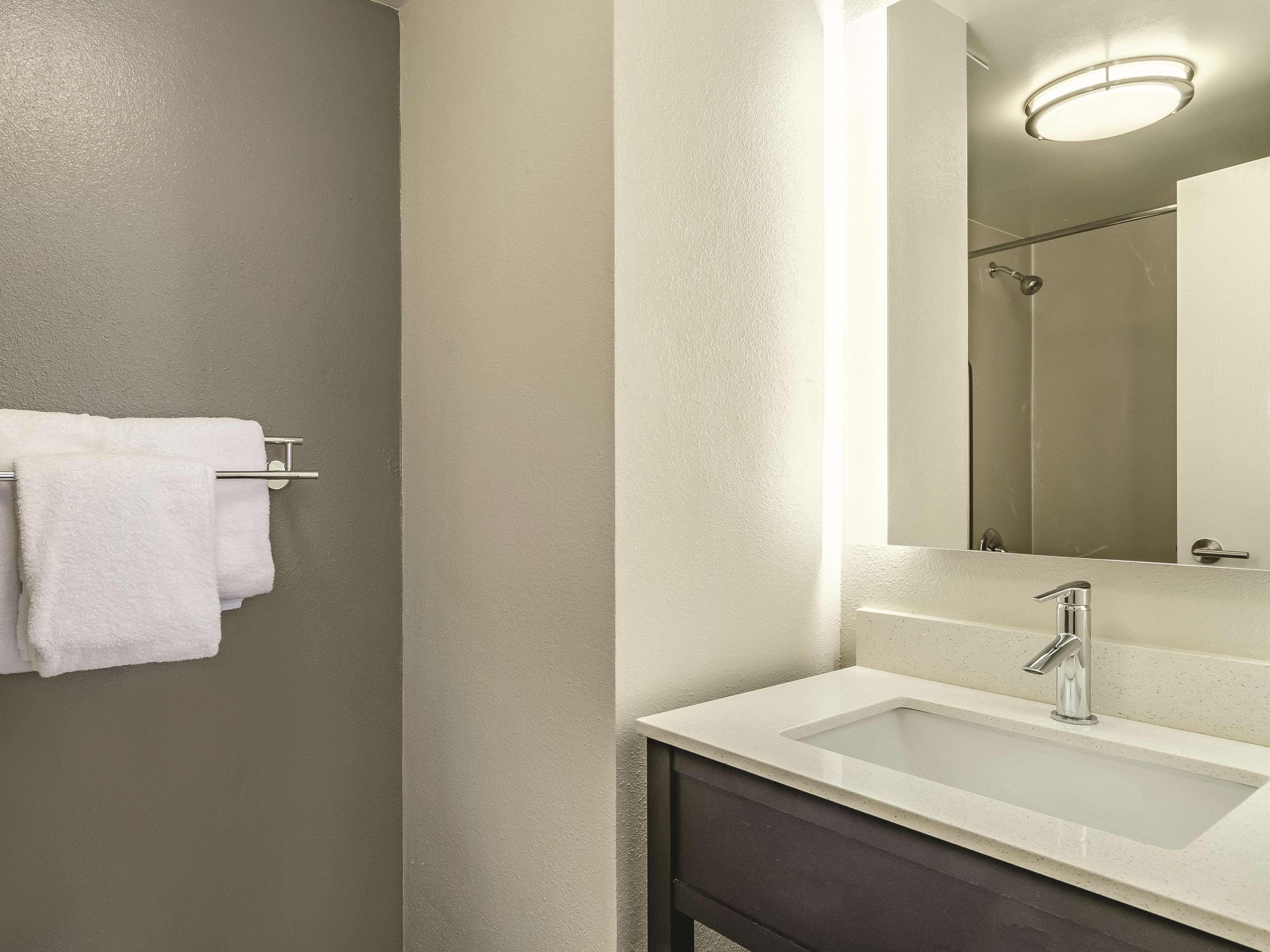 Hotel La Quinta By Wyndham Warwick Providence Airport Extérieur photo