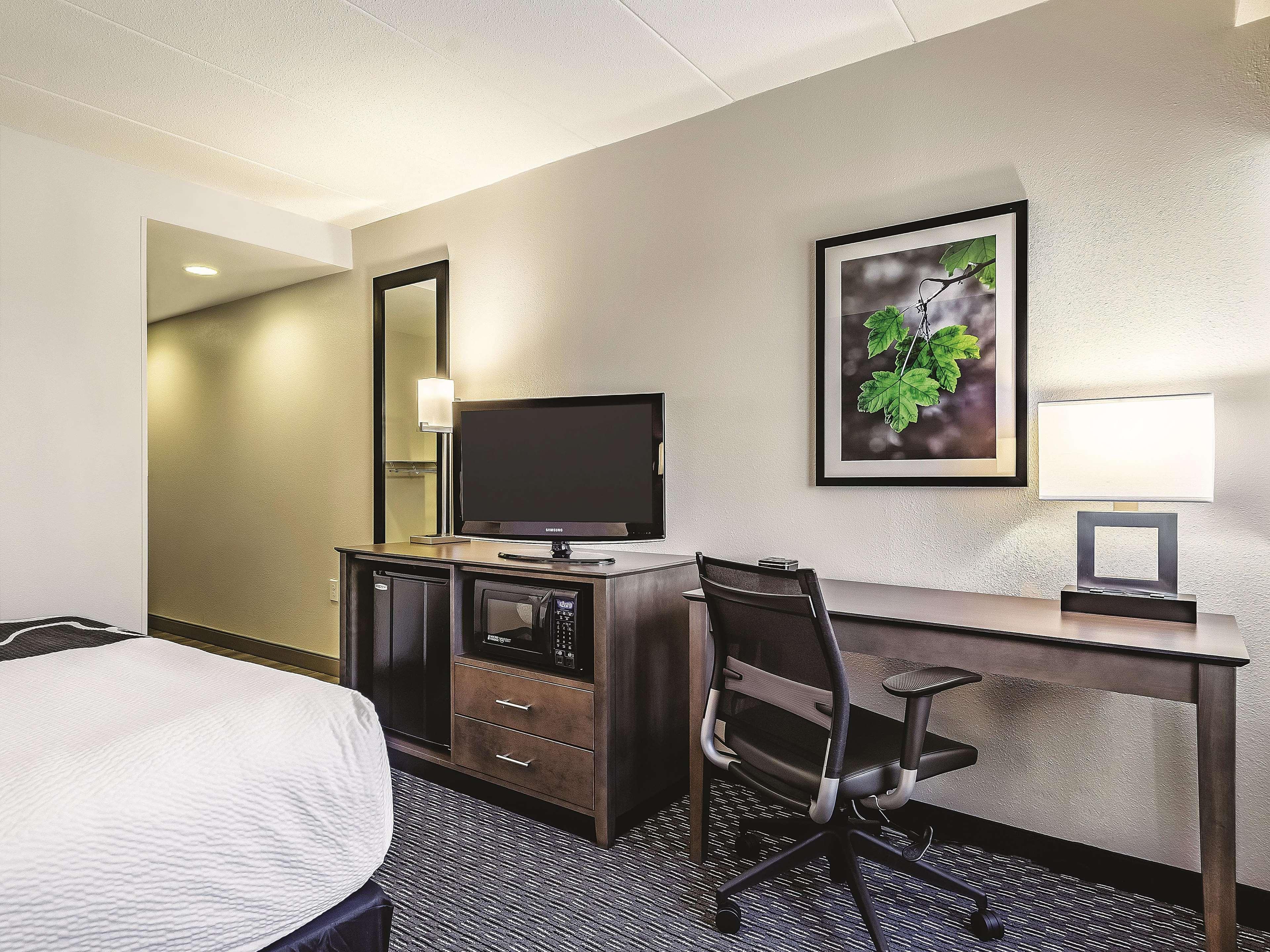 Hotel La Quinta By Wyndham Warwick Providence Airport Extérieur photo