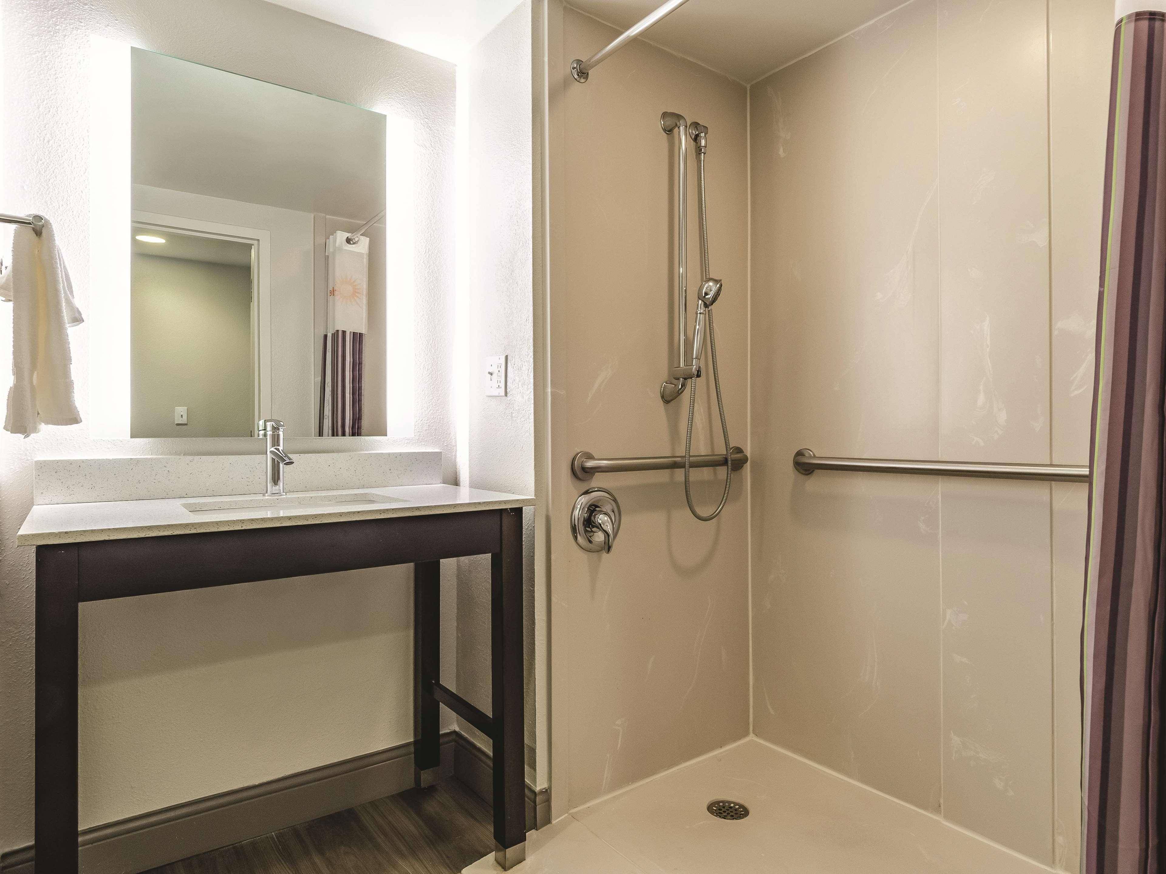 Hotel La Quinta By Wyndham Warwick Providence Airport Extérieur photo