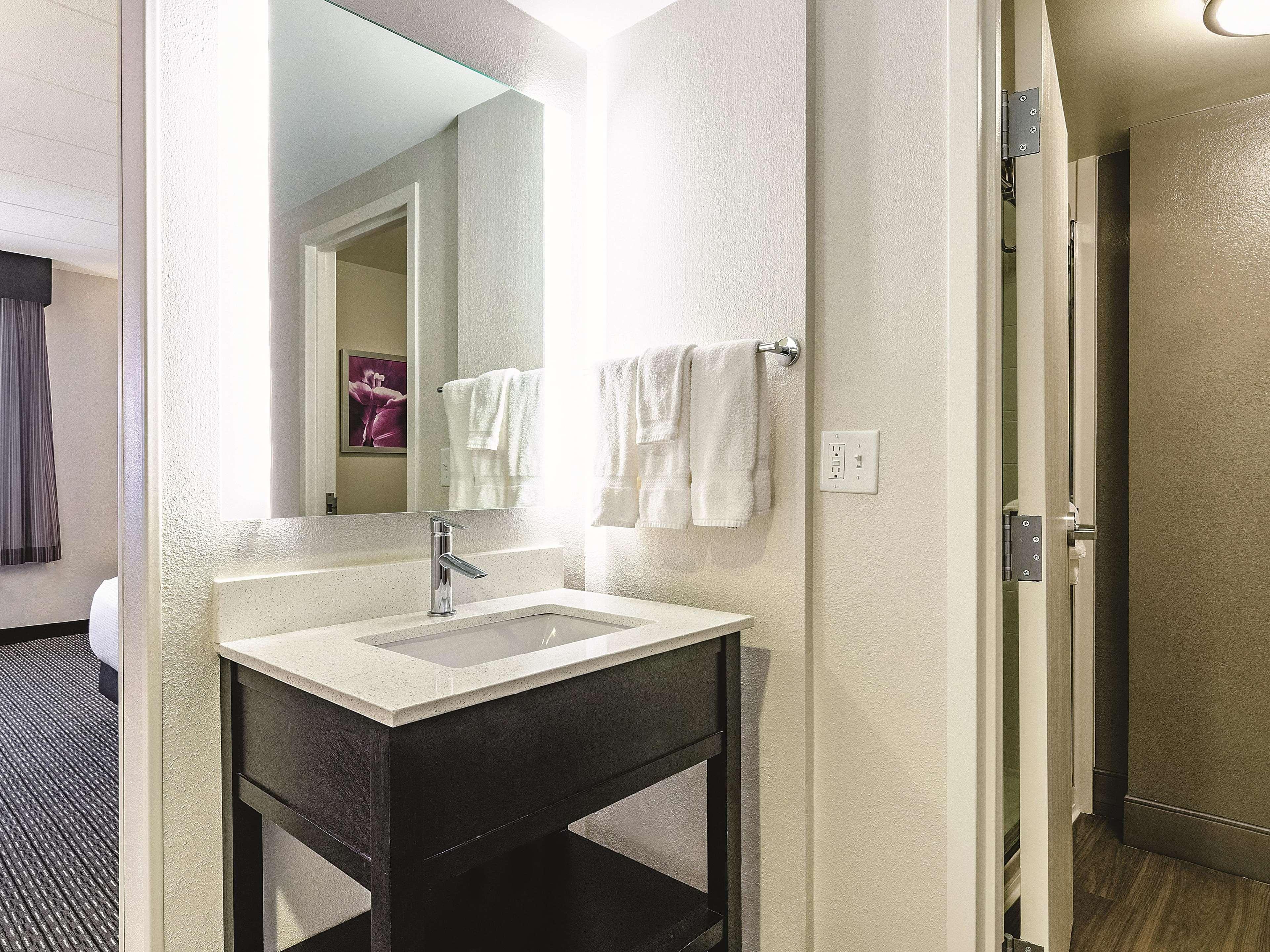 Hotel La Quinta By Wyndham Warwick Providence Airport Extérieur photo