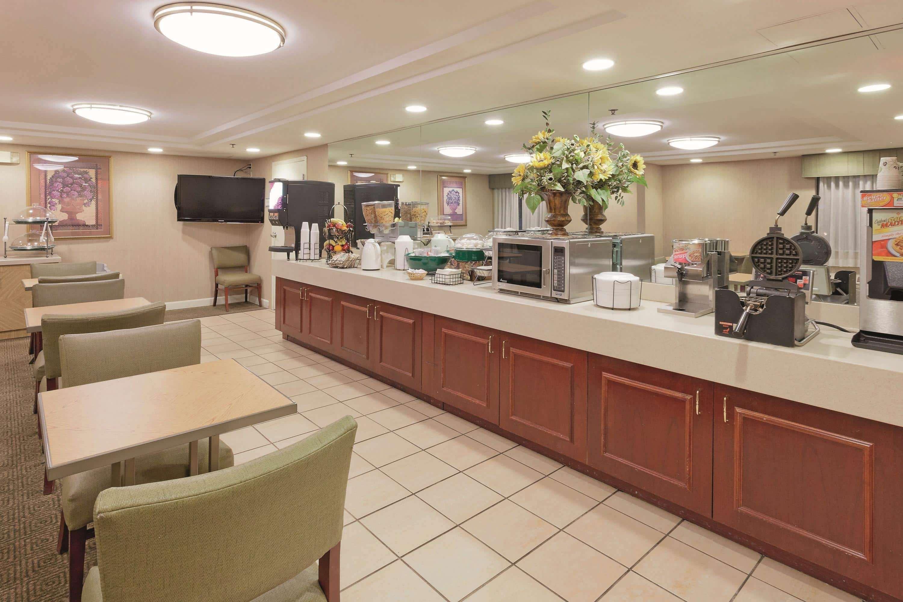 Hotel La Quinta By Wyndham Warwick Providence Airport Extérieur photo