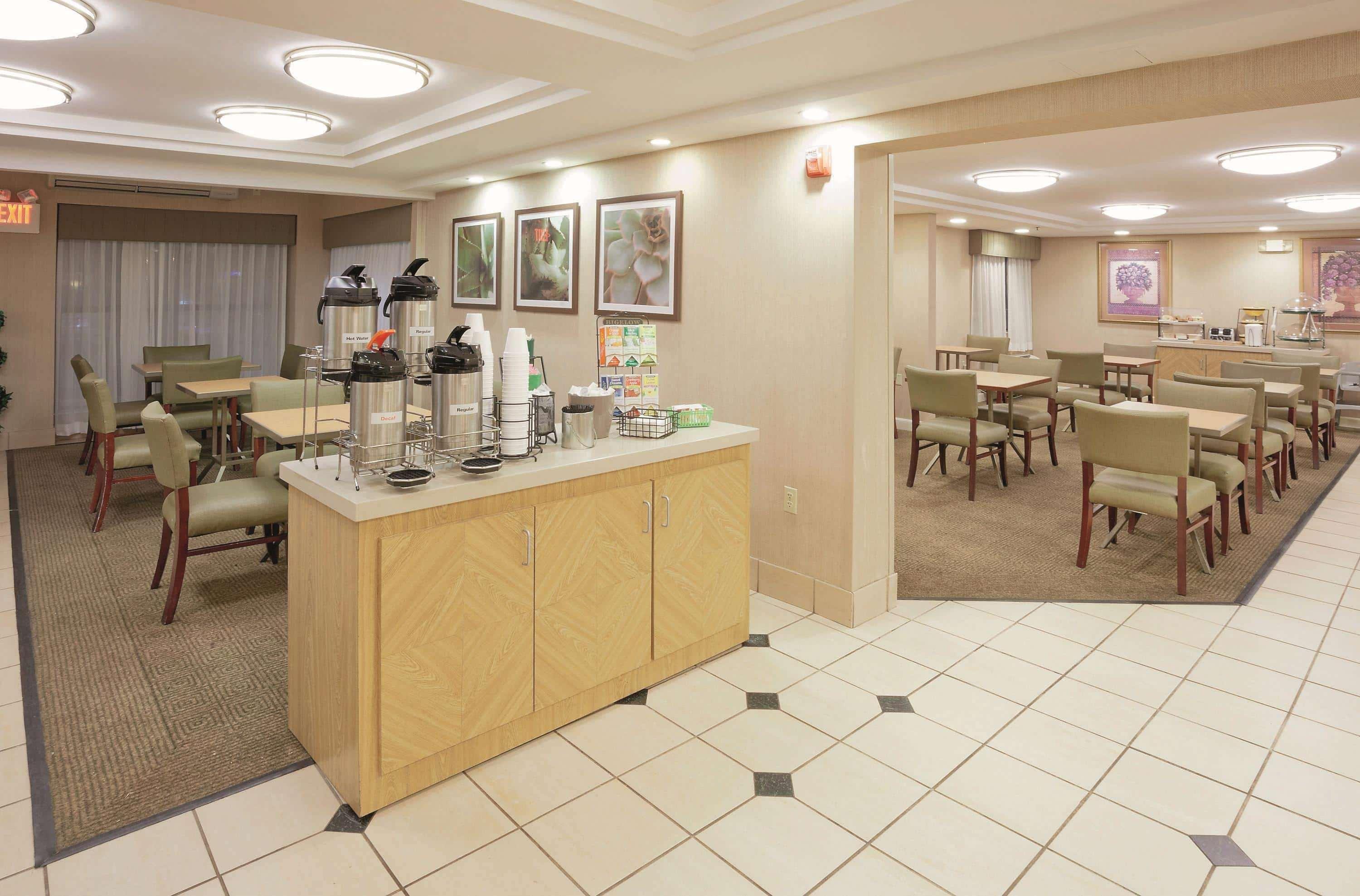 Hotel La Quinta By Wyndham Warwick Providence Airport Extérieur photo
