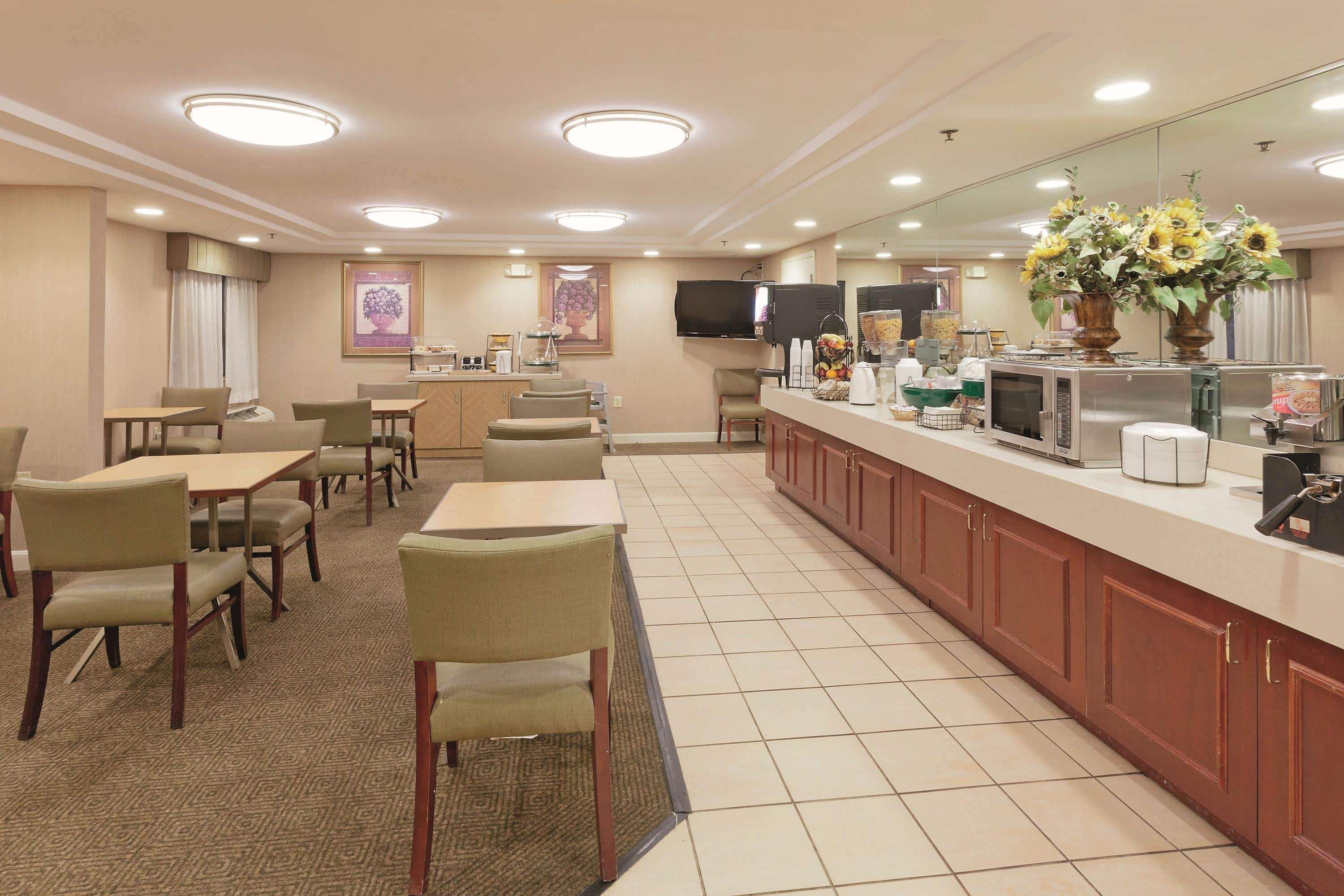 Hotel La Quinta By Wyndham Warwick Providence Airport Extérieur photo