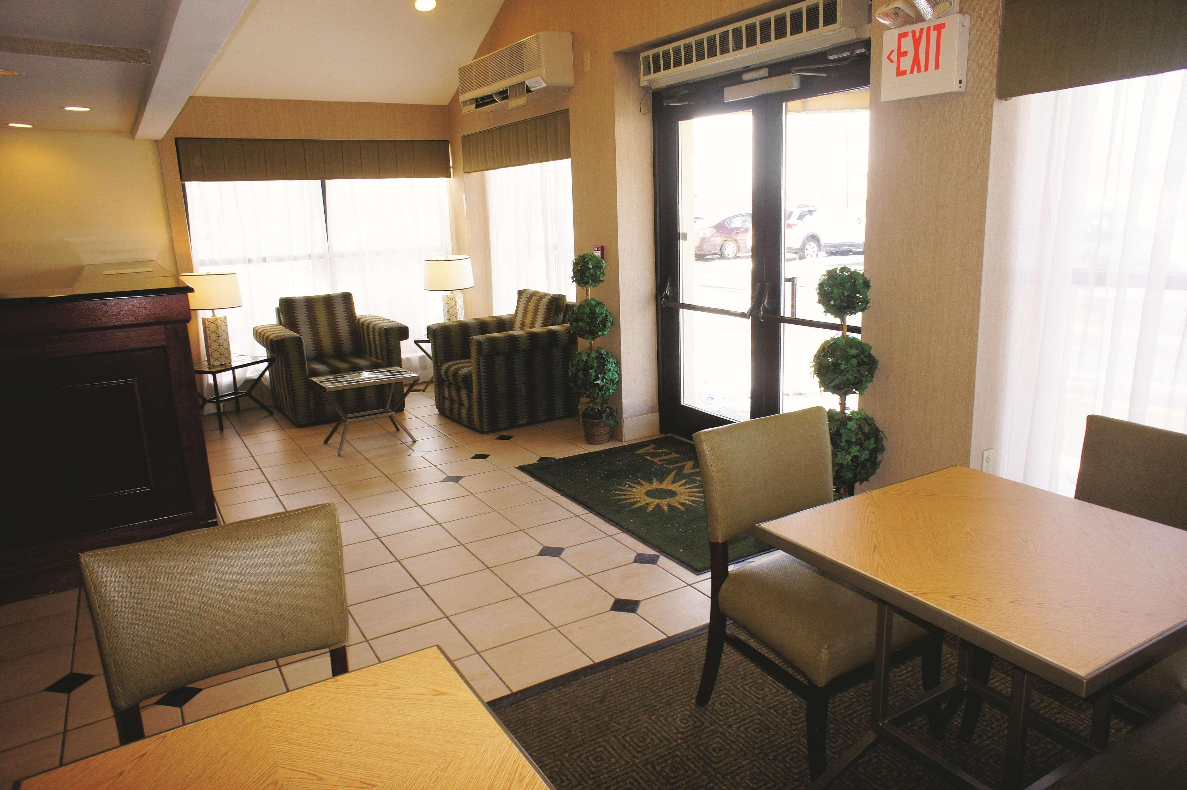 Hotel La Quinta By Wyndham Warwick Providence Airport Extérieur photo