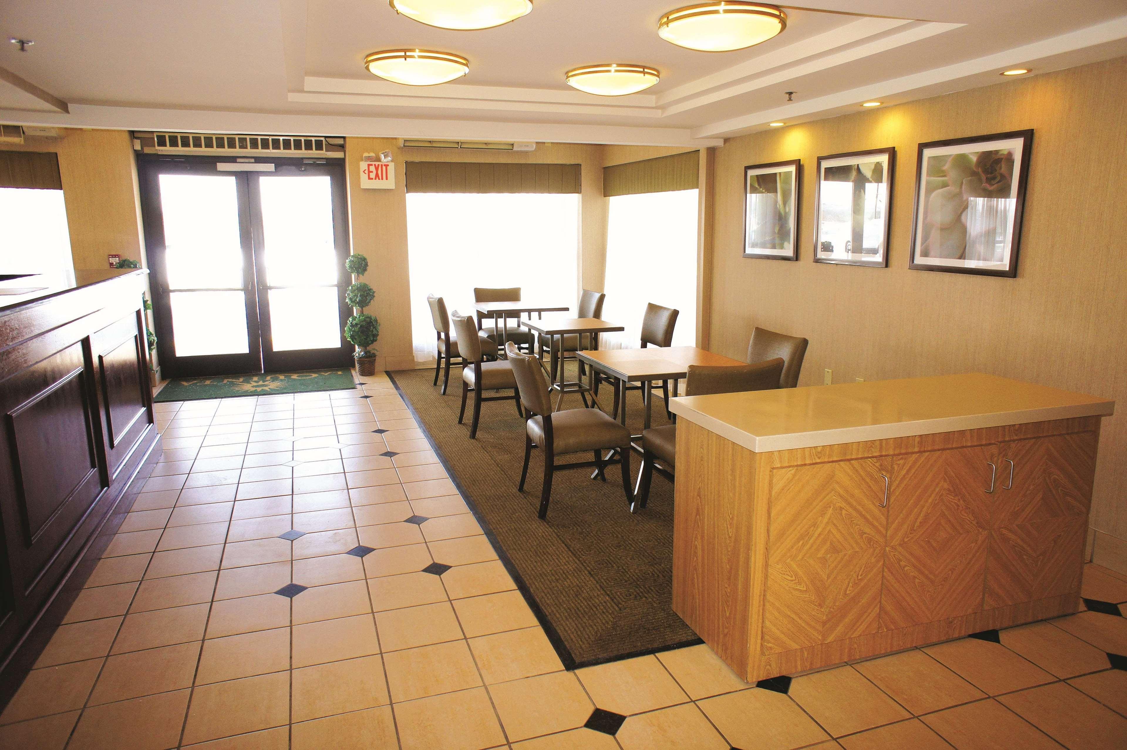 Hotel La Quinta By Wyndham Warwick Providence Airport Extérieur photo