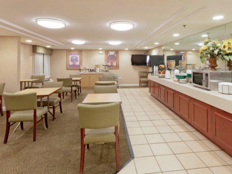 Hotel La Quinta By Wyndham Warwick Providence Airport Extérieur photo